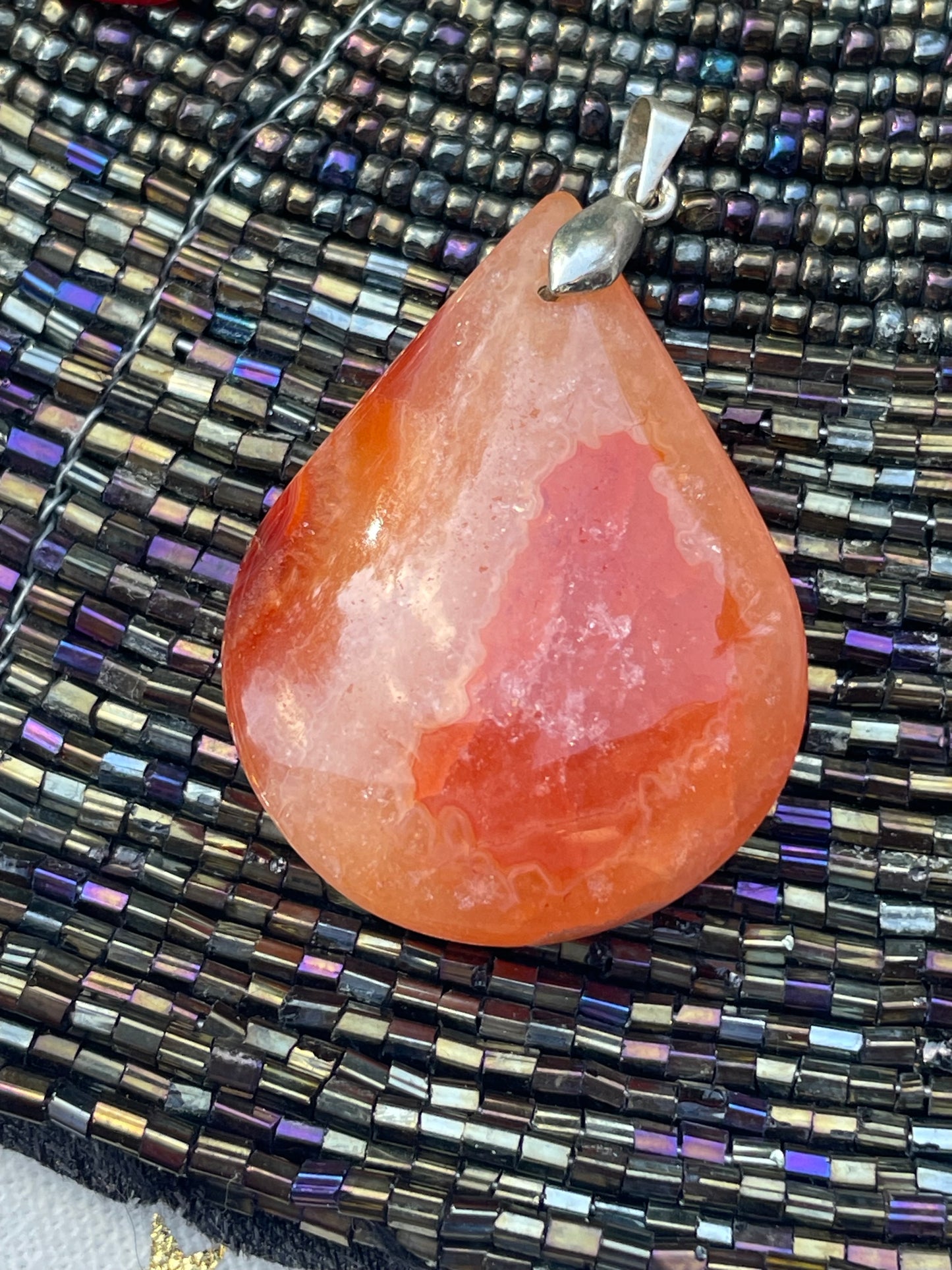 Pendentif en cornaline : "Flamme sacrée"