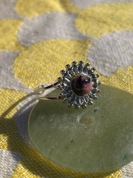 Bague Soleil d'Acier, cœur rhodonite