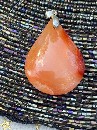 Pendentif en cornaline : "Flamme sacrée"