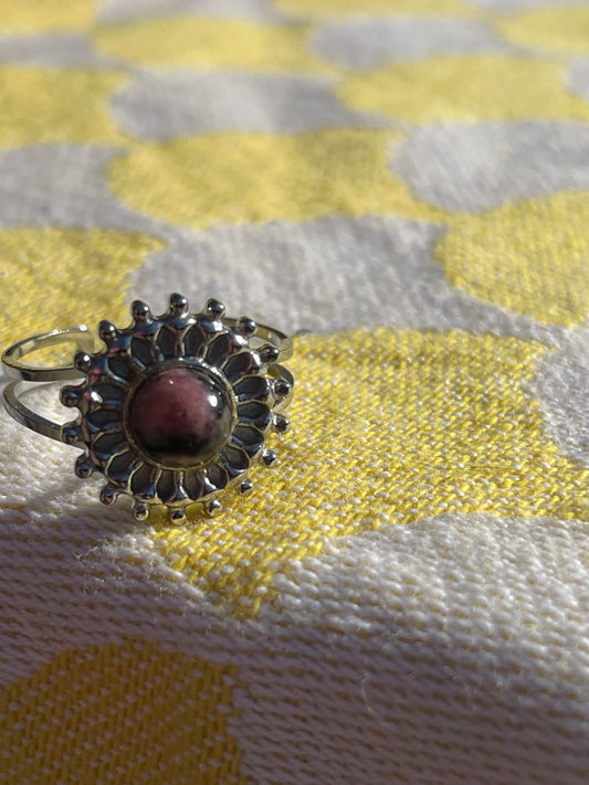 Bague Soleil d'Acier, cœur rhodonite