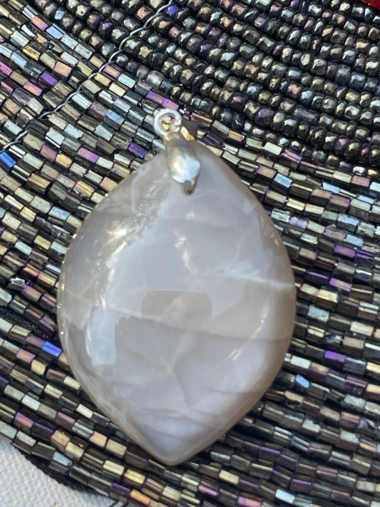 Pendentif en Pierre de lune grise "Songe argenté"